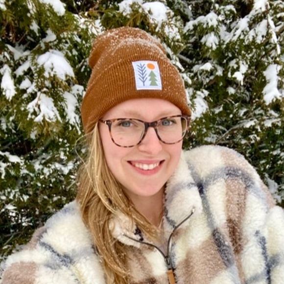 Meet your Posher, Becca - Picture 2 of 2